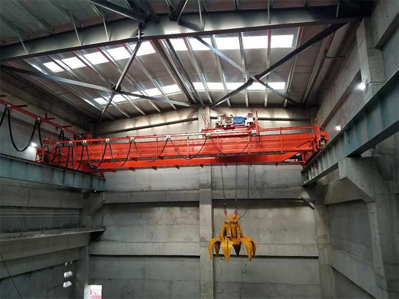 自動(dòng)垃圾抓斗起重機(jī)